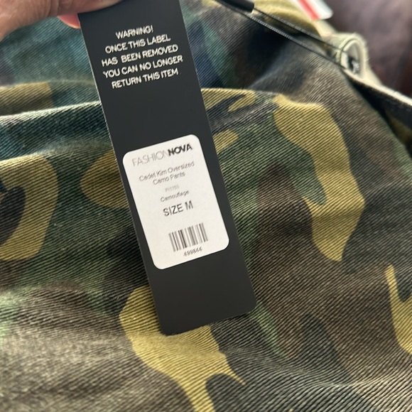 NWT FashionNova Cadet Kim Oversized Camouflage Pants (Medium) - BRAND NEW - Picture 9 of 9